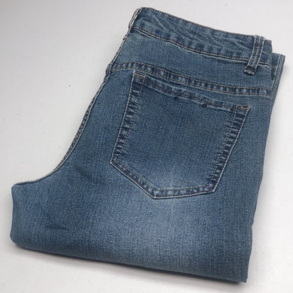 LIKE NEW BERLIN HIGH-RISE STRAIGHT JEANS 13/31x34 😎